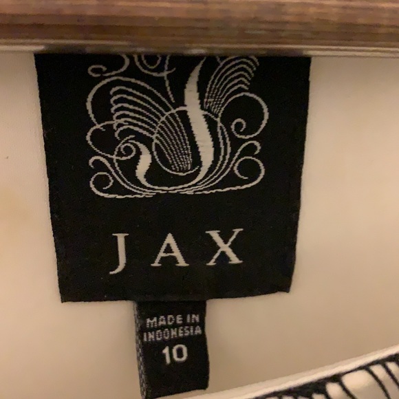 PERFECT condition - lace and off white dress - Picture 8 of 9